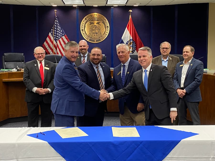 Site members shake hands with Missouri State Senators